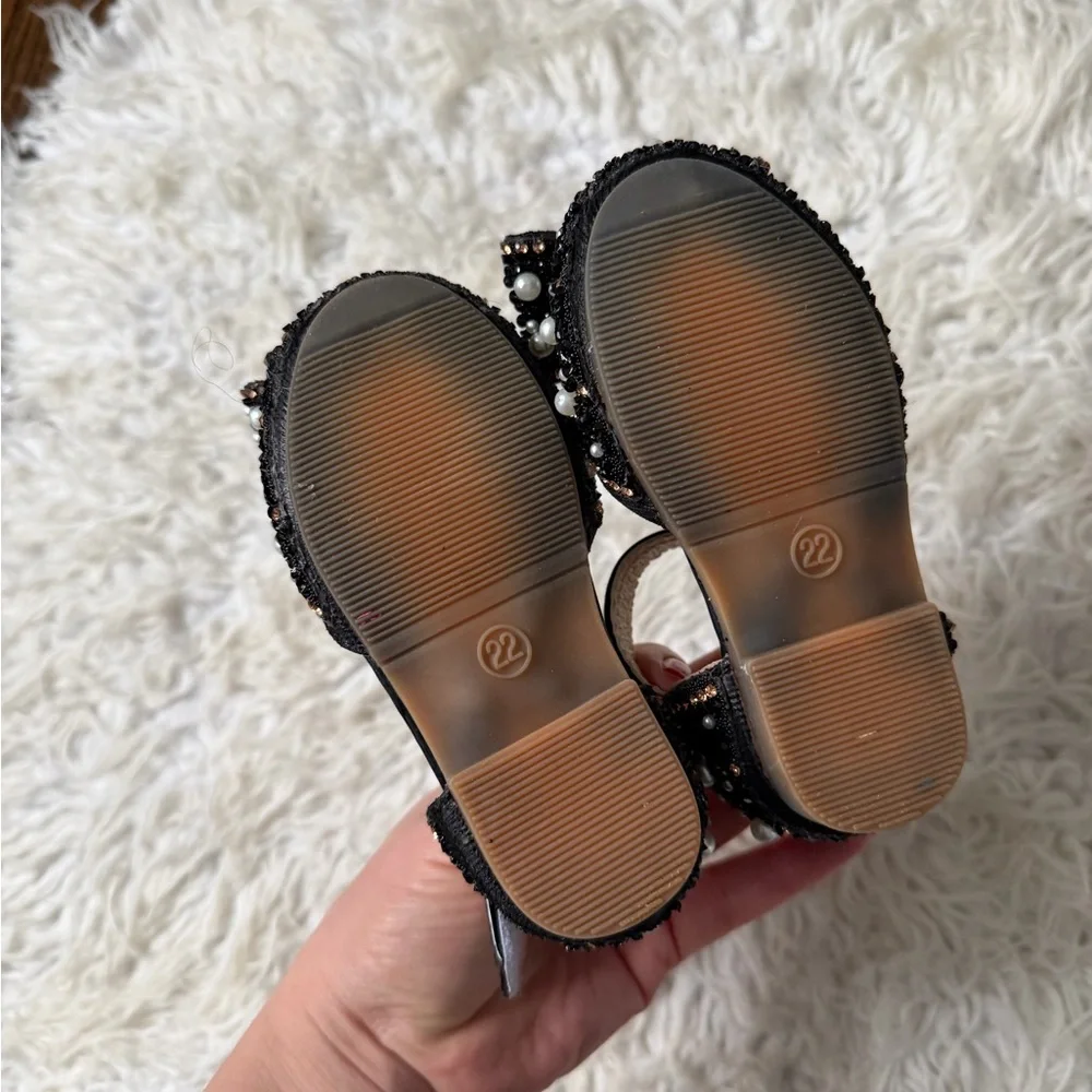 Elegant Black Kids Shoes with Pearl Detailing